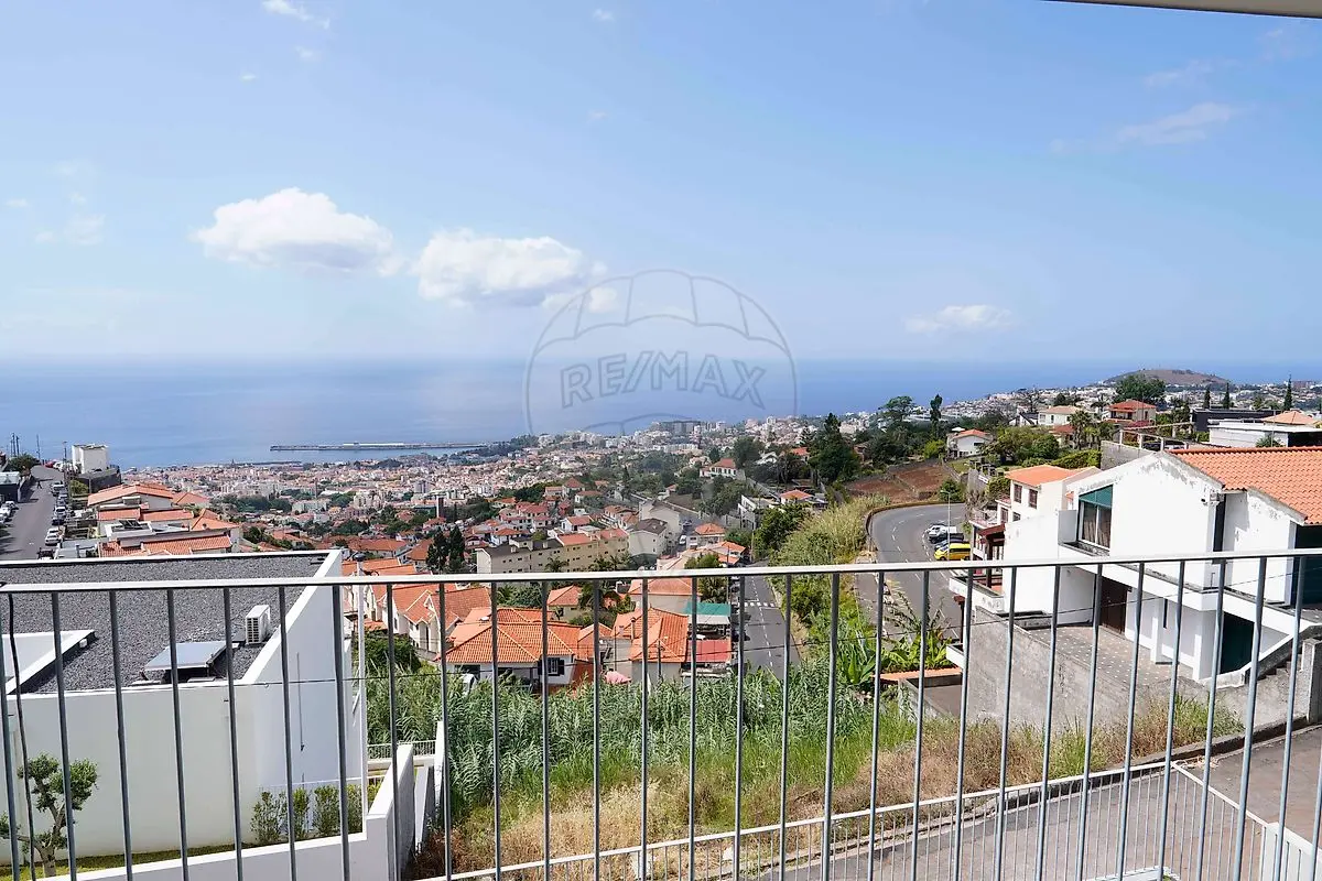 Moradia T3 à venda em Monte, Funchal