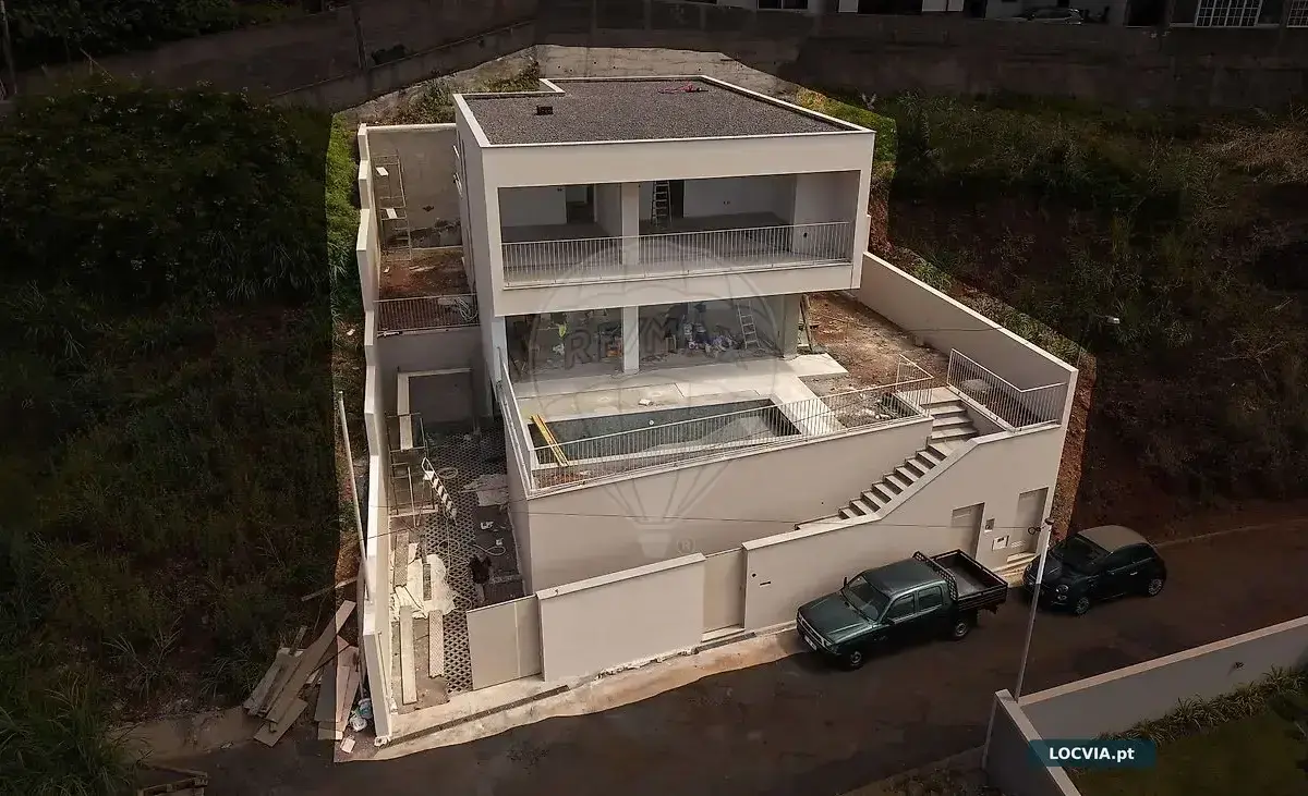 Moradia T3 à venda em Monte, Funchal