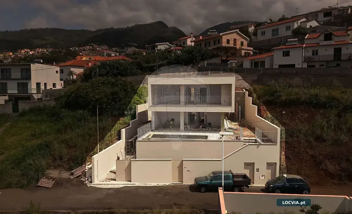Moradia T3 à venda em Monte, Funchal