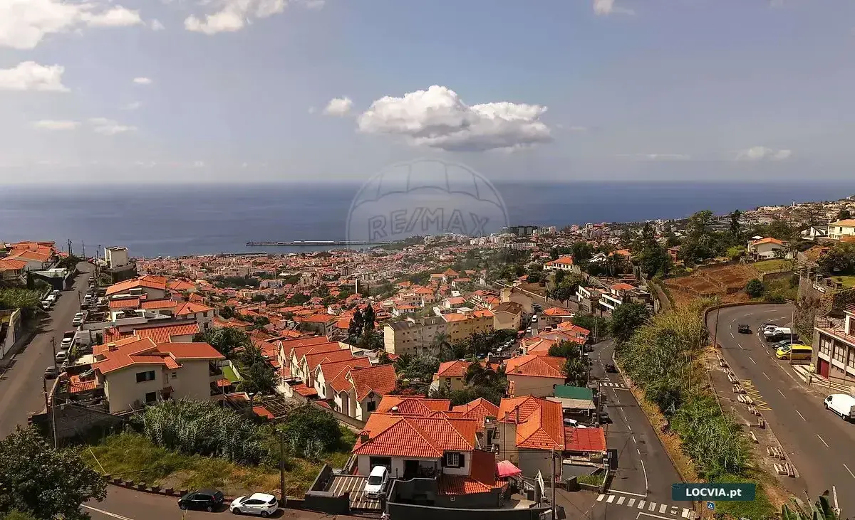 Moradia T3 à venda em Monte, Funchal