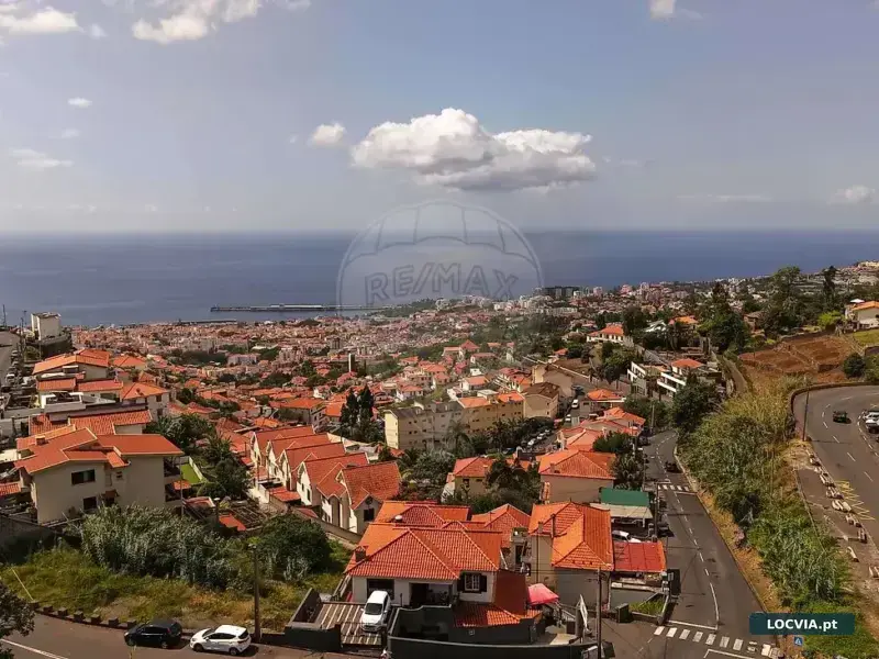 Moradia T3 à venda em Monte, Funchal