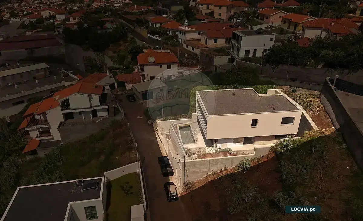 Moradia T3 à venda em Monte, Funchal