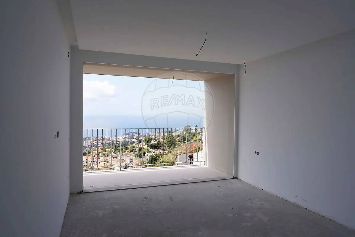 Moradia T3 à venda em Monte, Funchal