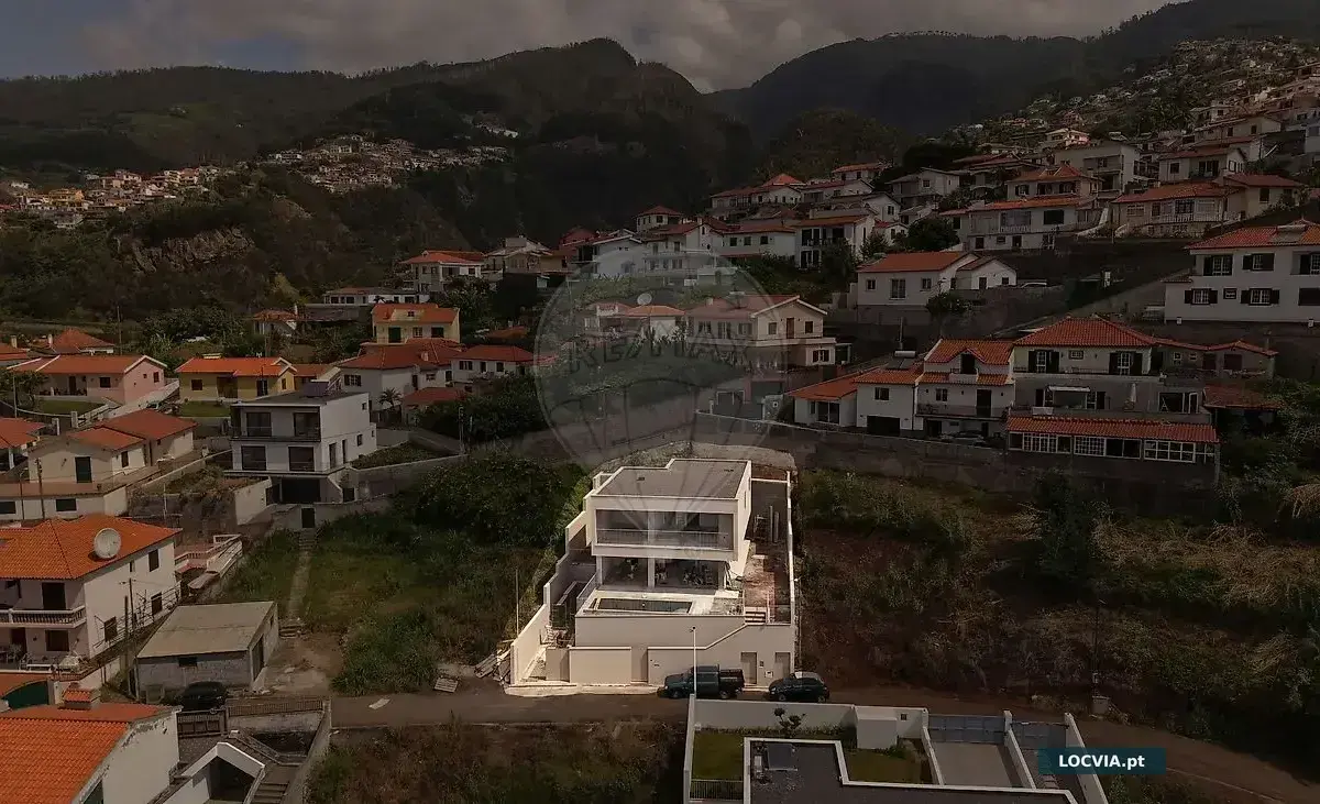 Moradia T3 à venda em Monte, Funchal