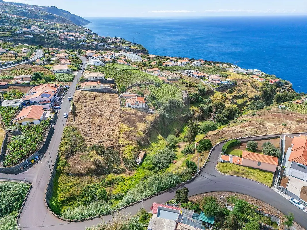 Terreno à venda em Calheta (Madeira)