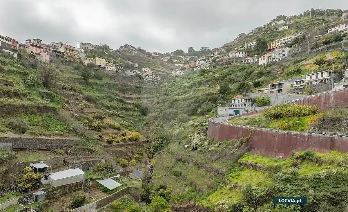 Terreno à venda em Câmara de Lobos