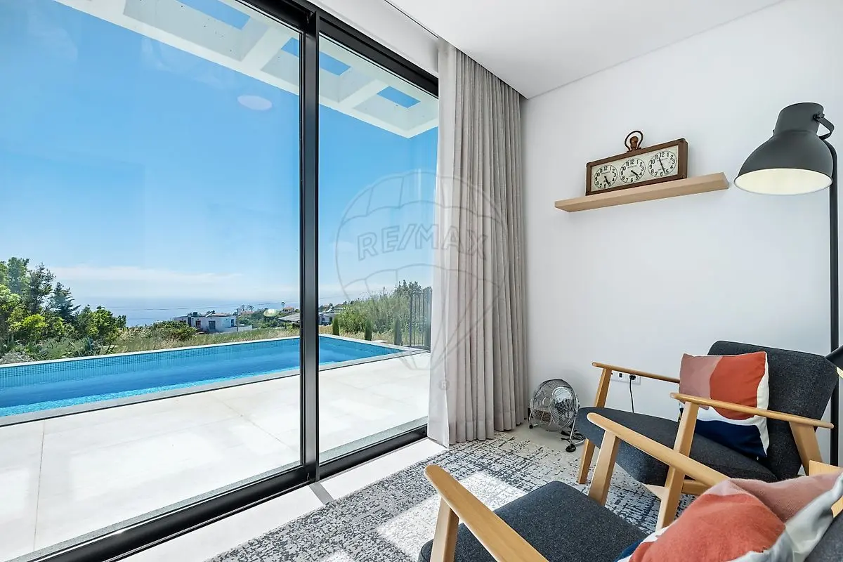 Moradia T3 à venda em Prazeres, Calheta (Madeira)