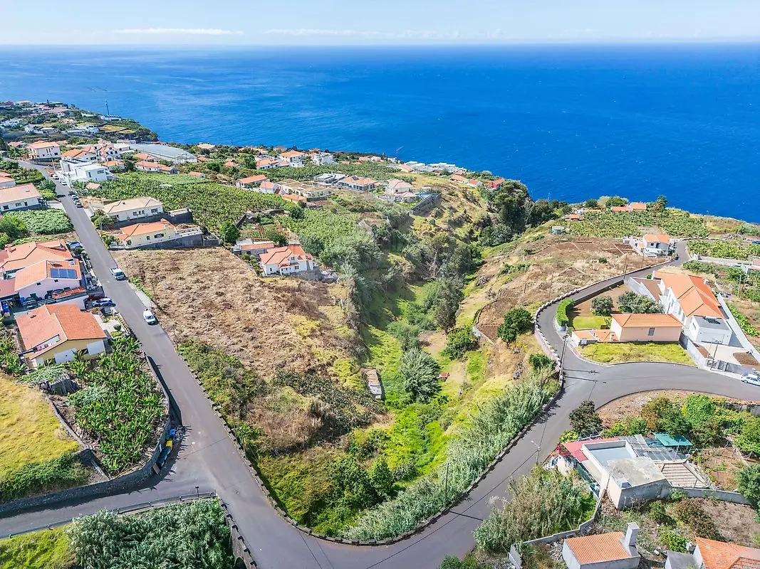 Terreno à venda em Calheta (Madeira)