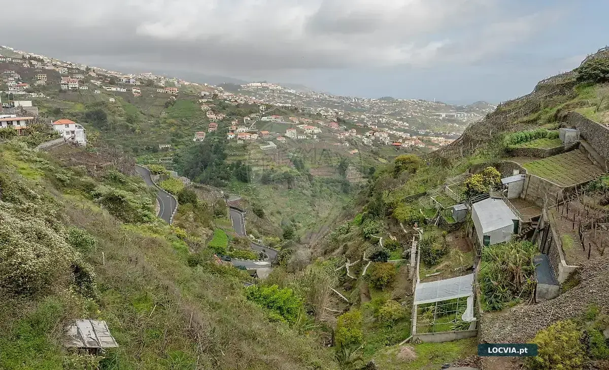 Terreno à venda em Câmara de Lobos