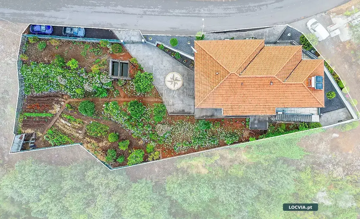 Moradia T3 à venda em Prazeres, Calheta (Madeira)