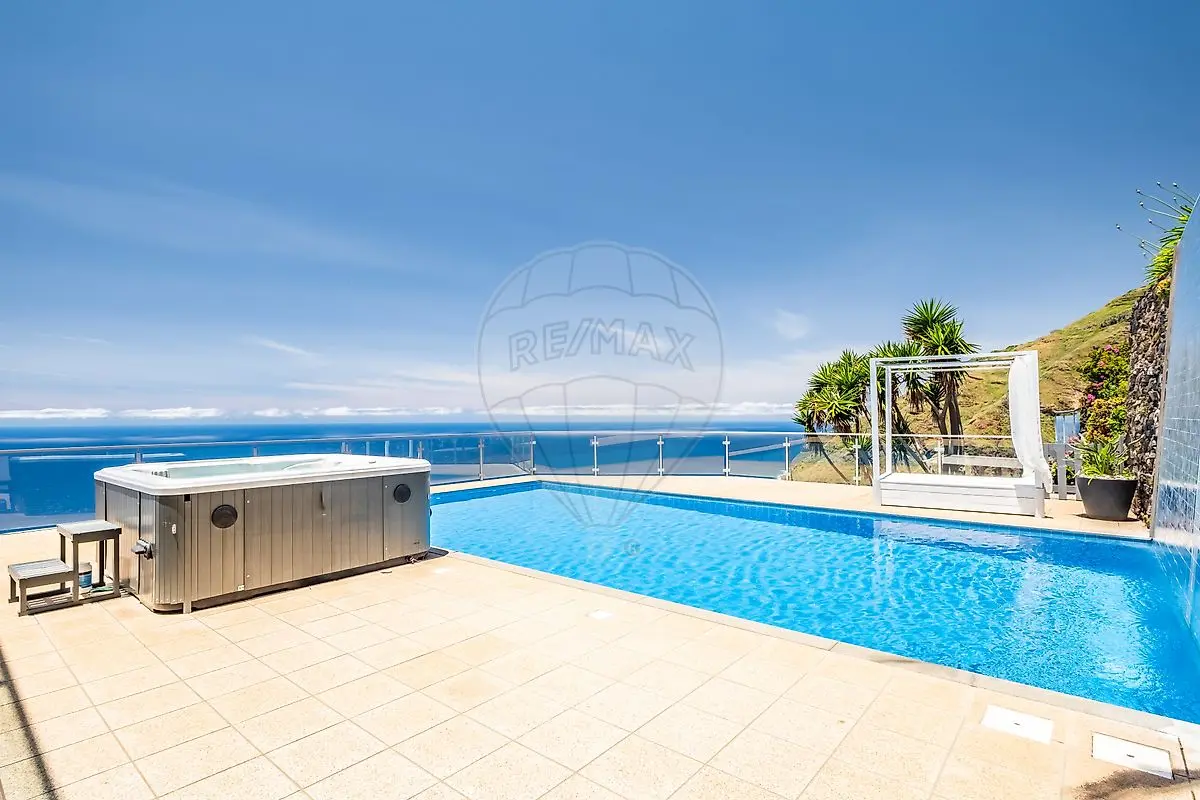 Moradia T3 de luxo à venda em Fajã da Ovelha, Calheta (Madeira)