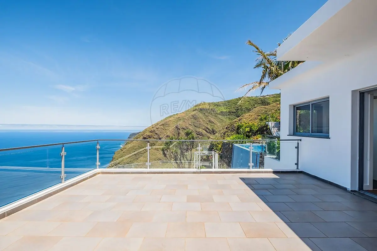 Moradia T3 de luxo à venda em Fajã da Ovelha, Calheta (Madeira)