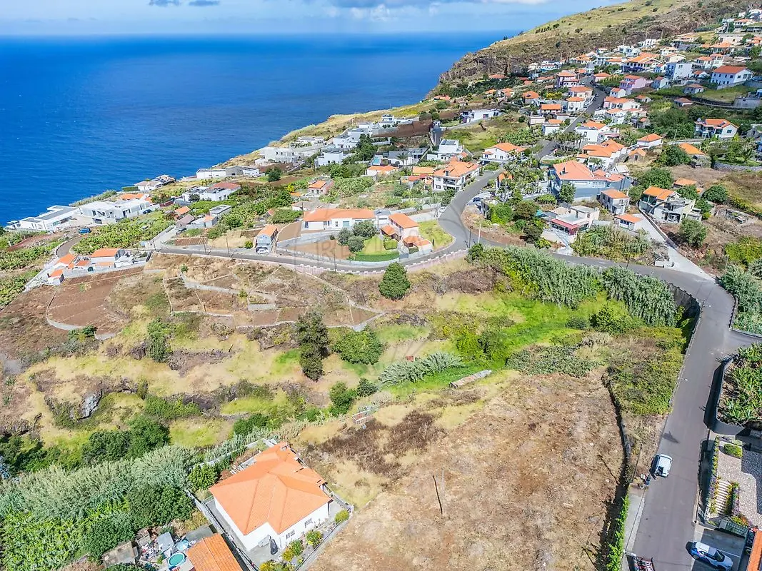 Terreno à venda em Calheta (Madeira)