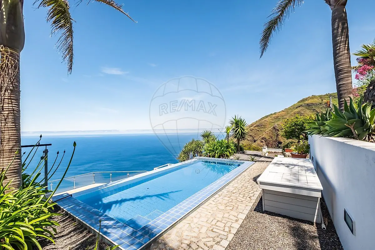 Moradia T3 de luxo à venda em Fajã da Ovelha, Calheta (Madeira)
