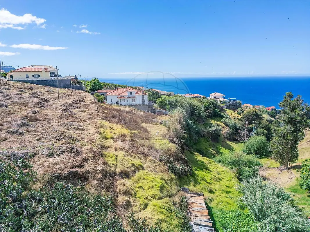 Terreno à venda em Calheta (Madeira)