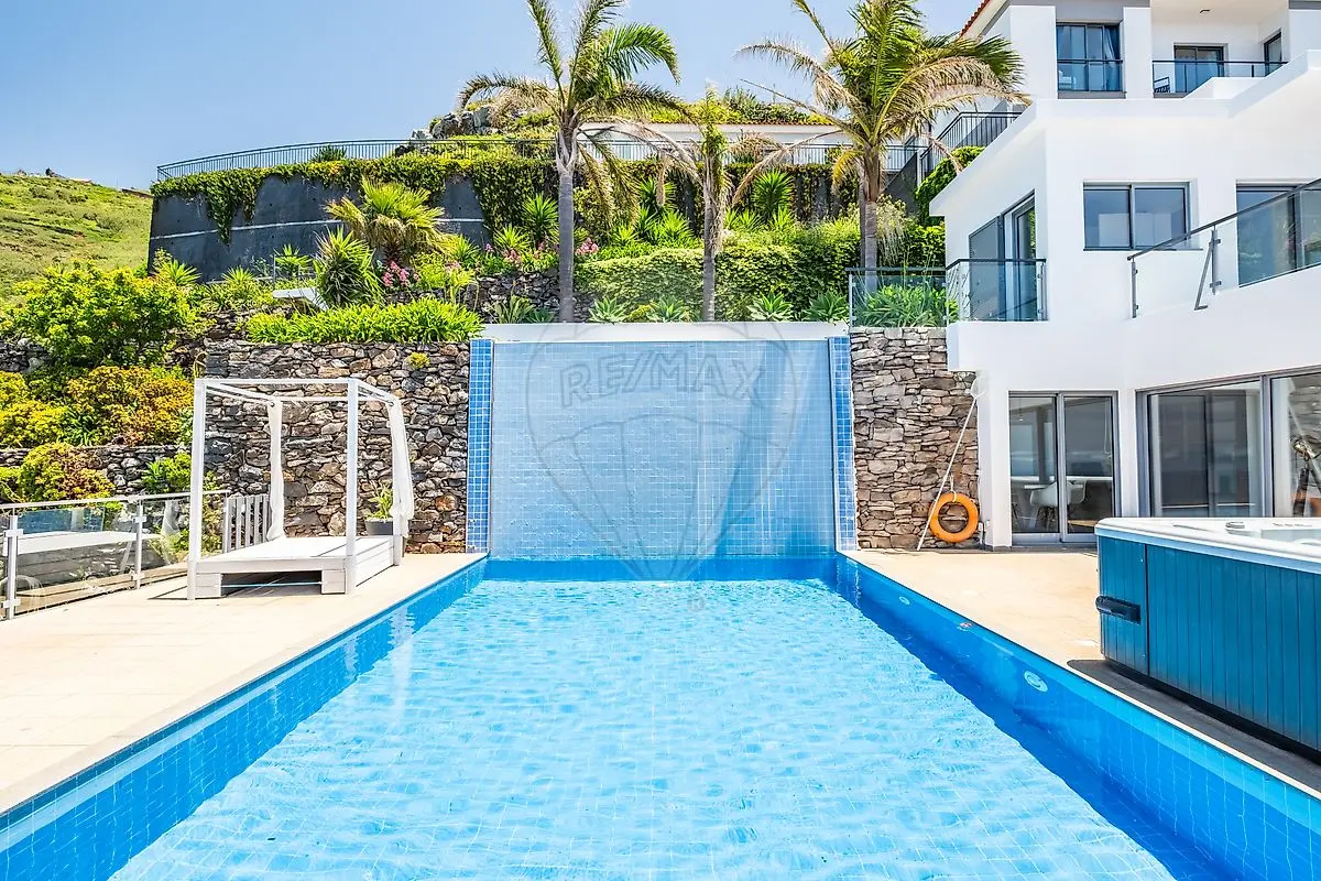 Moradia T3 de luxo à venda em Fajã da Ovelha, Calheta (Madeira)