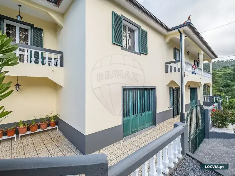 Moradia T3 à venda em Prazeres, Calheta (Madeira)