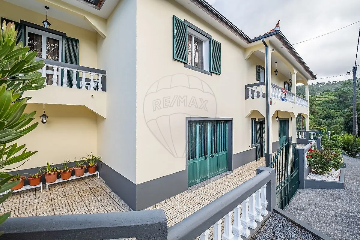 Moradia T3 à venda em Prazeres, Calheta (Madeira)