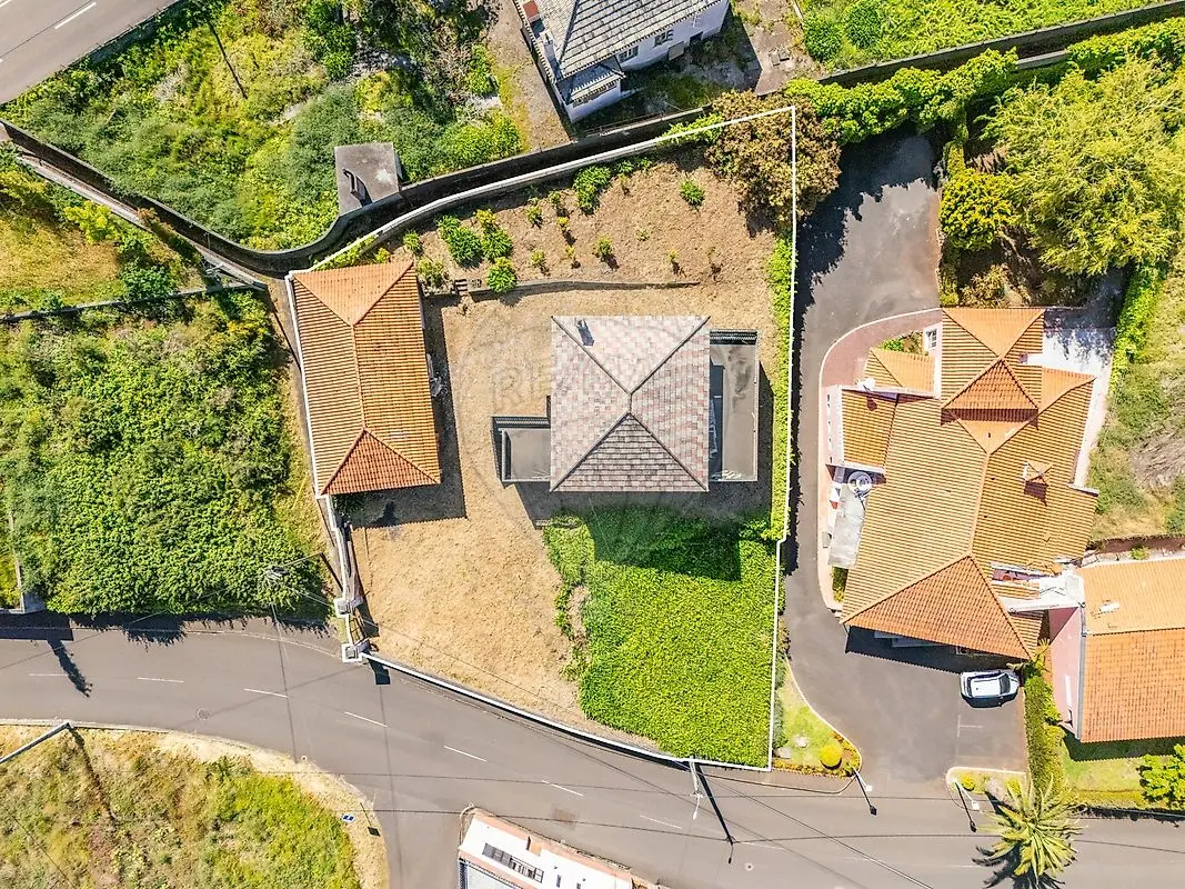 Moradia T4 à venda em Prazeres, Calheta (Madeira)