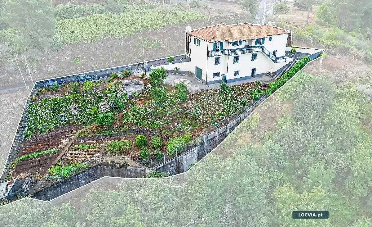 Moradia T3 à venda em Prazeres, Calheta (Madeira)