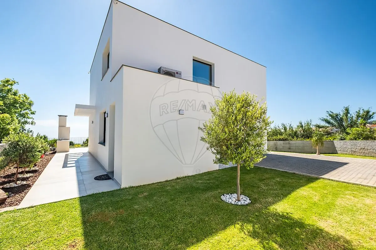 Moradia T3 à venda em Prazeres, Calheta (Madeira)