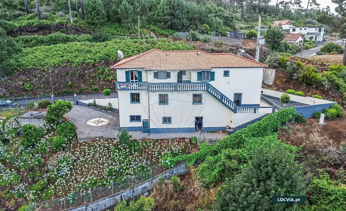 Moradia T3 à venda em Prazeres, Calheta (Madeira)