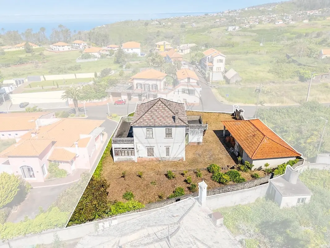 Moradia T4 à venda em Prazeres, Calheta (Madeira)