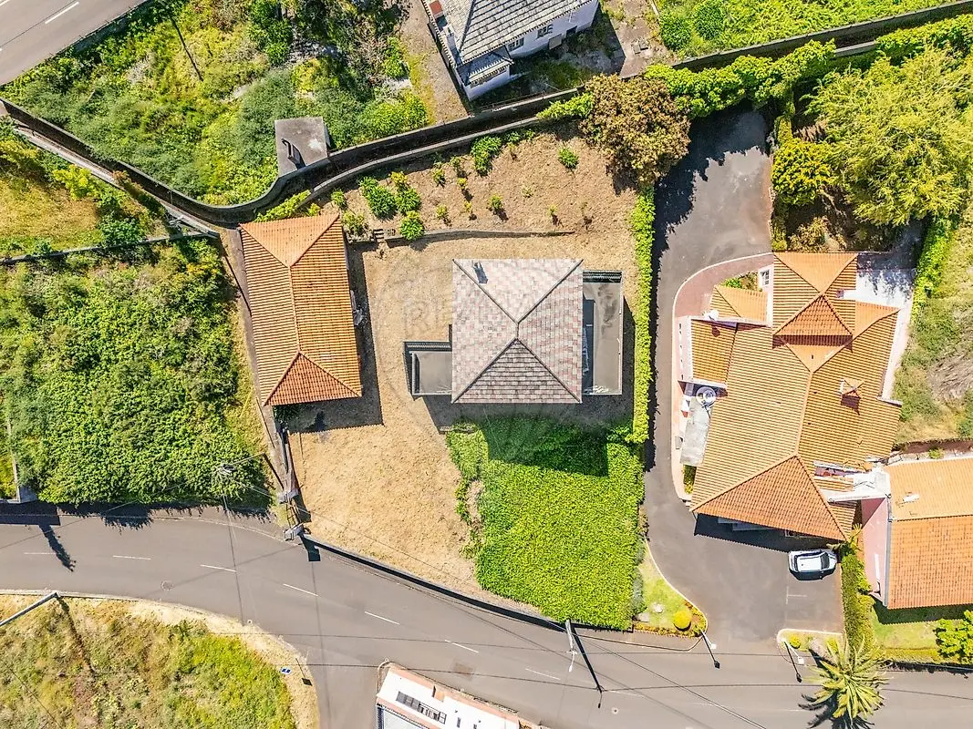 Moradia T4 à venda em Prazeres, Calheta (Madeira)