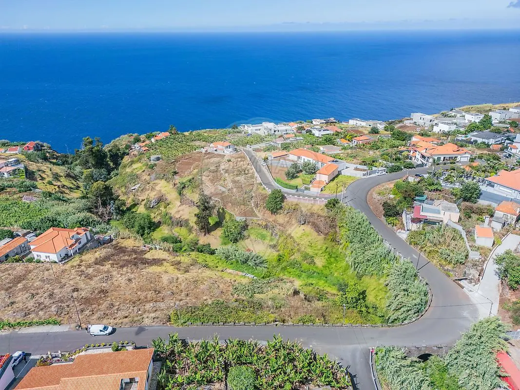 Terreno à venda em Calheta (Madeira)