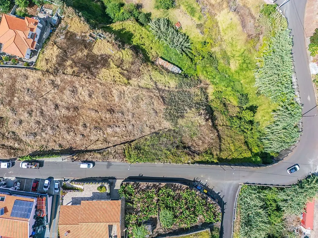 Terreno à venda em Calheta (Madeira)