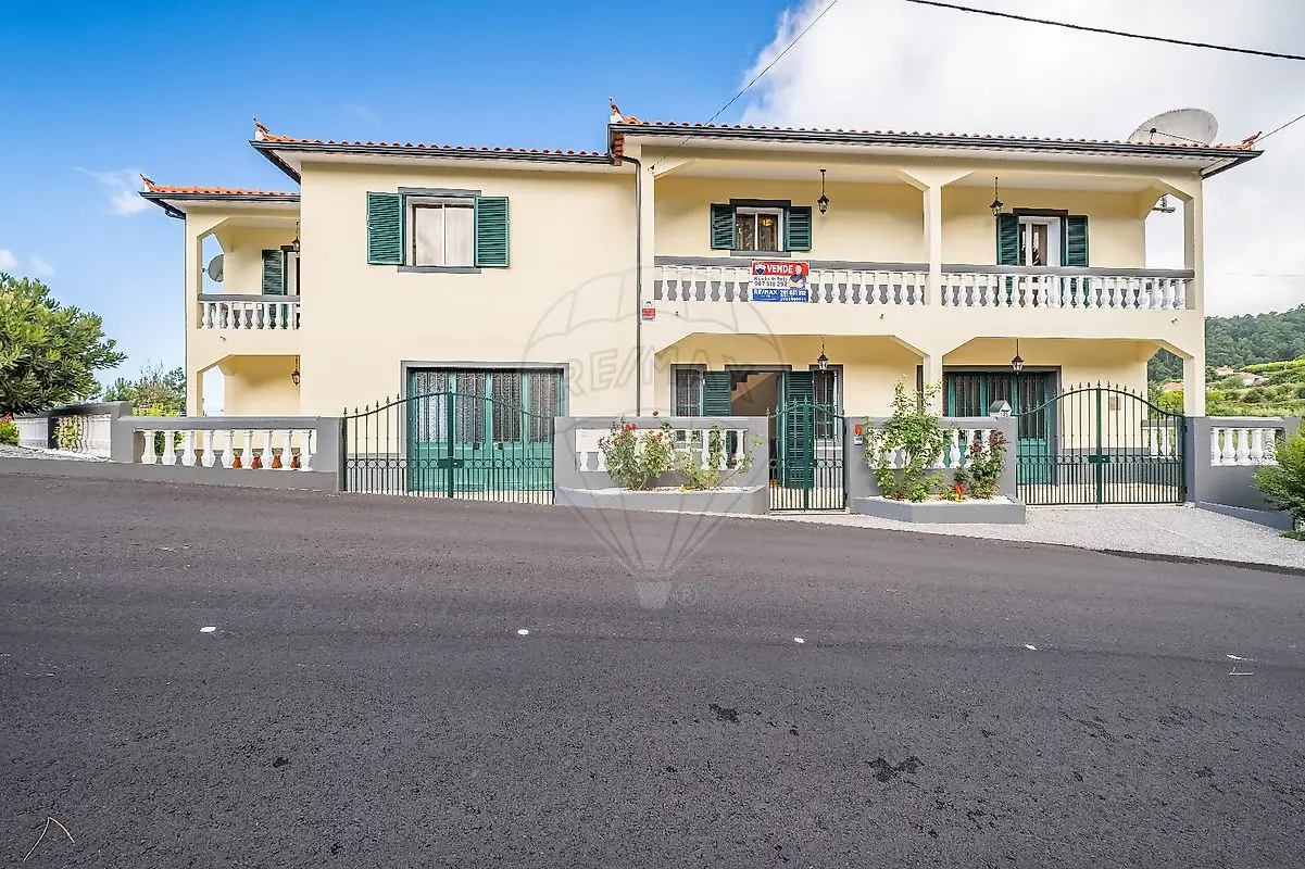 Moradia T3 à venda em Prazeres, Calheta (Madeira)