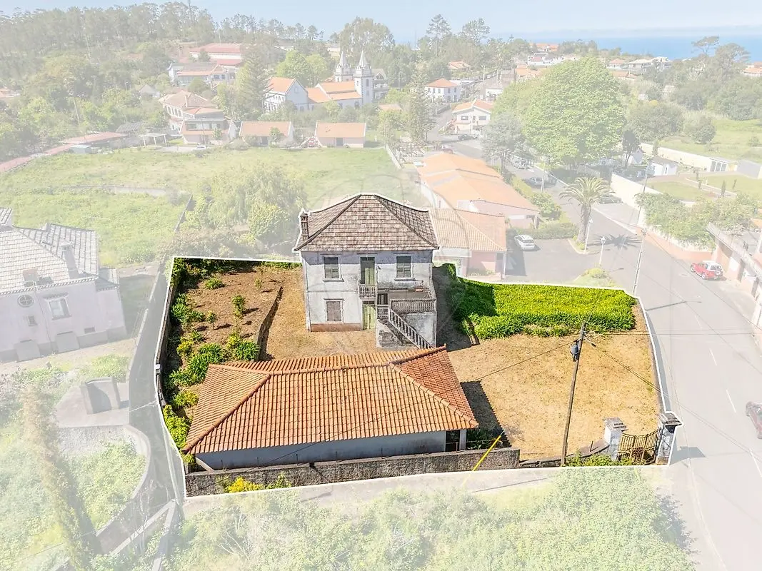 Moradia T4 à venda em Prazeres, Calheta (Madeira)