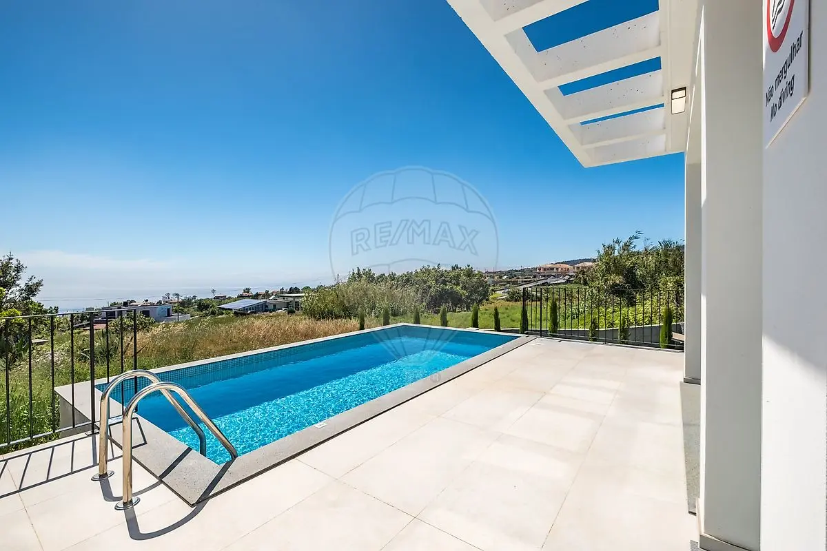 Moradia T3 à venda em Prazeres, Calheta (Madeira)