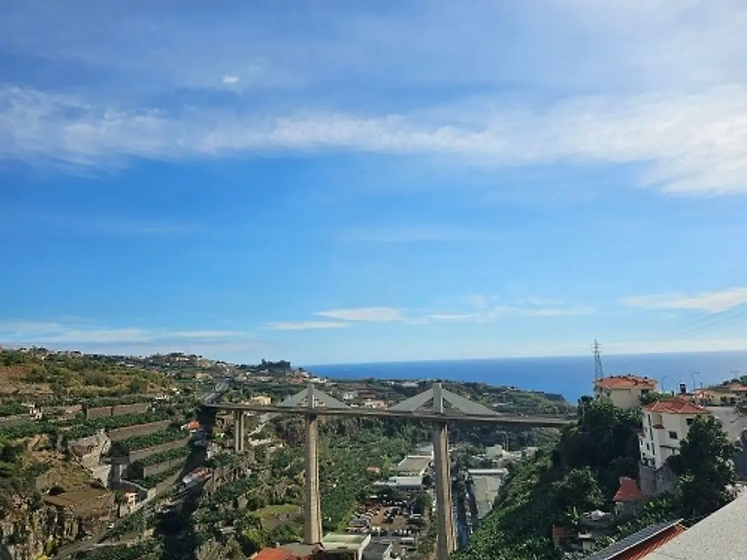 Moradia T3 à venda em Câmara de Lobos
