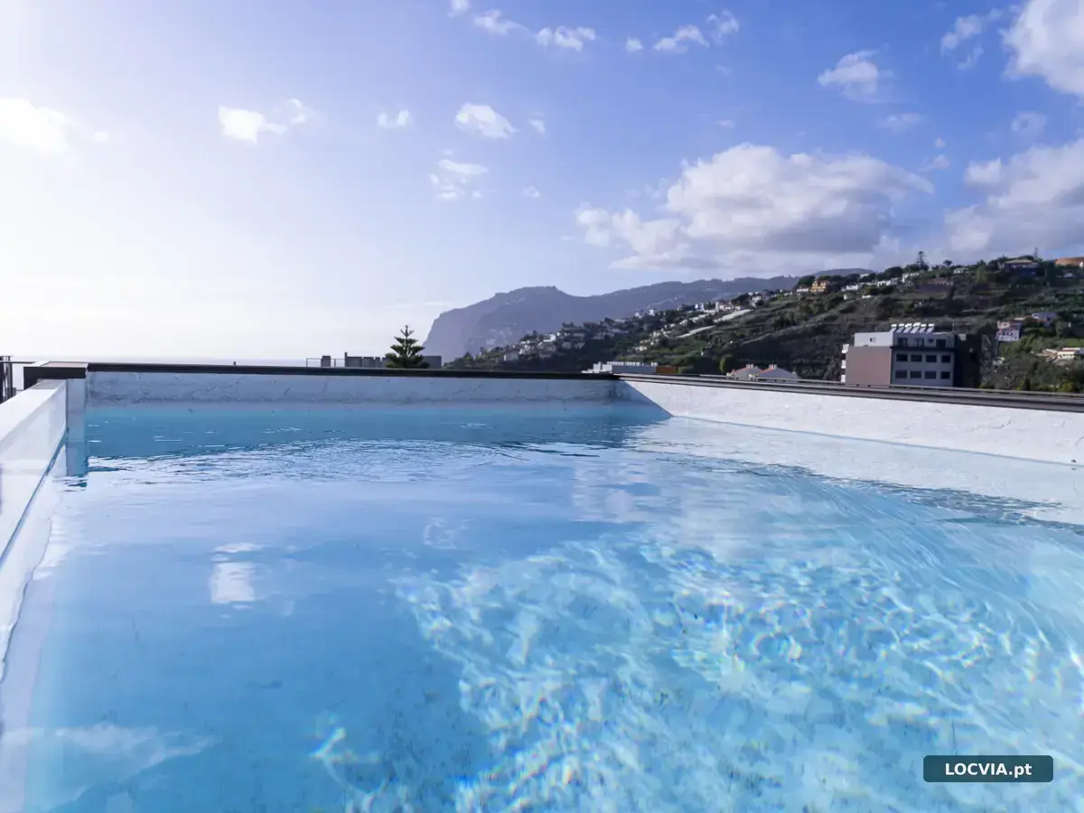 Apartamento T2 +1 com Terraço Privado, Jacuzzi e Vista Mar