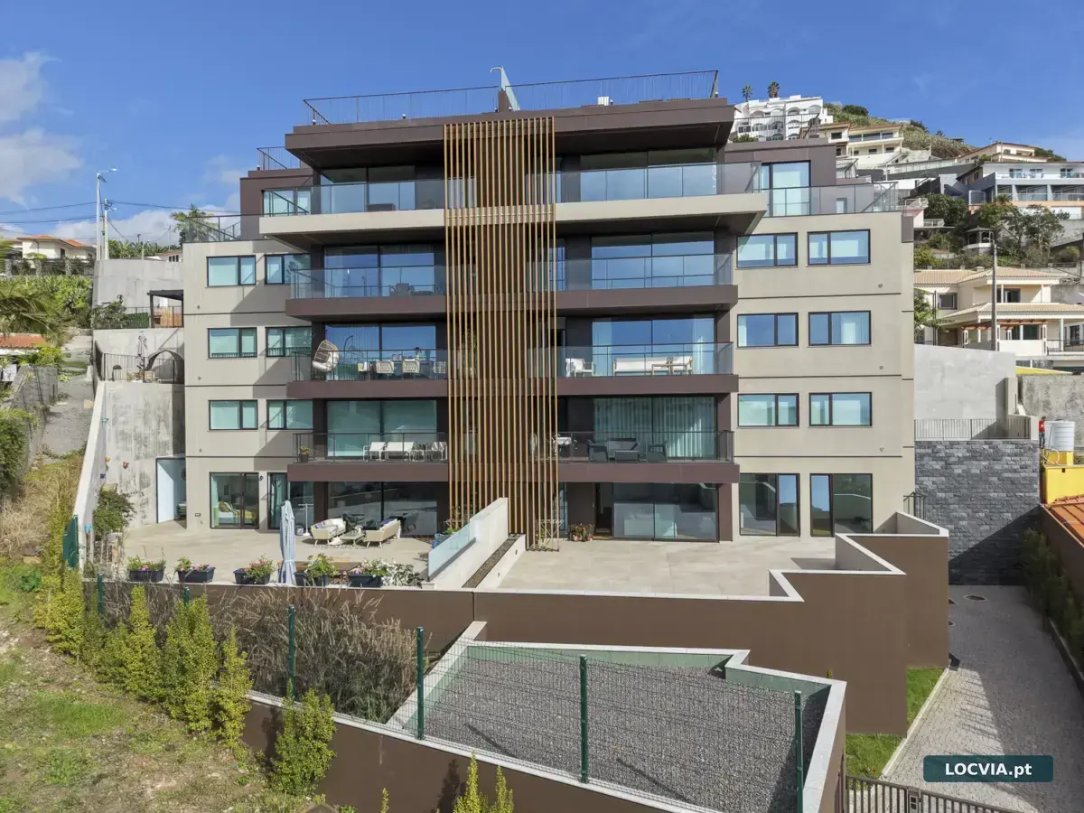 Apartamento T2 +1 com Terraço Privado, Jacuzzi e Vista Mar