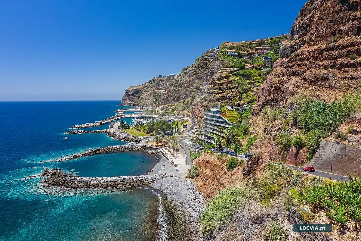 Moradia T5 à venda em Arco da Calheta, Calheta (Madeira)