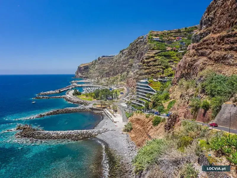 Moradia T5 à venda em Arco da Calheta, Calheta (Madeira)