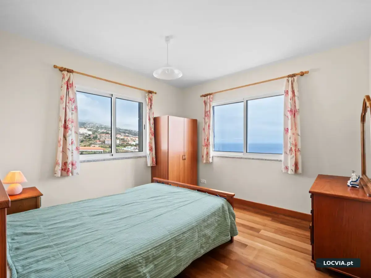 Moradia T4, Estreito da Calheta com vista mar.