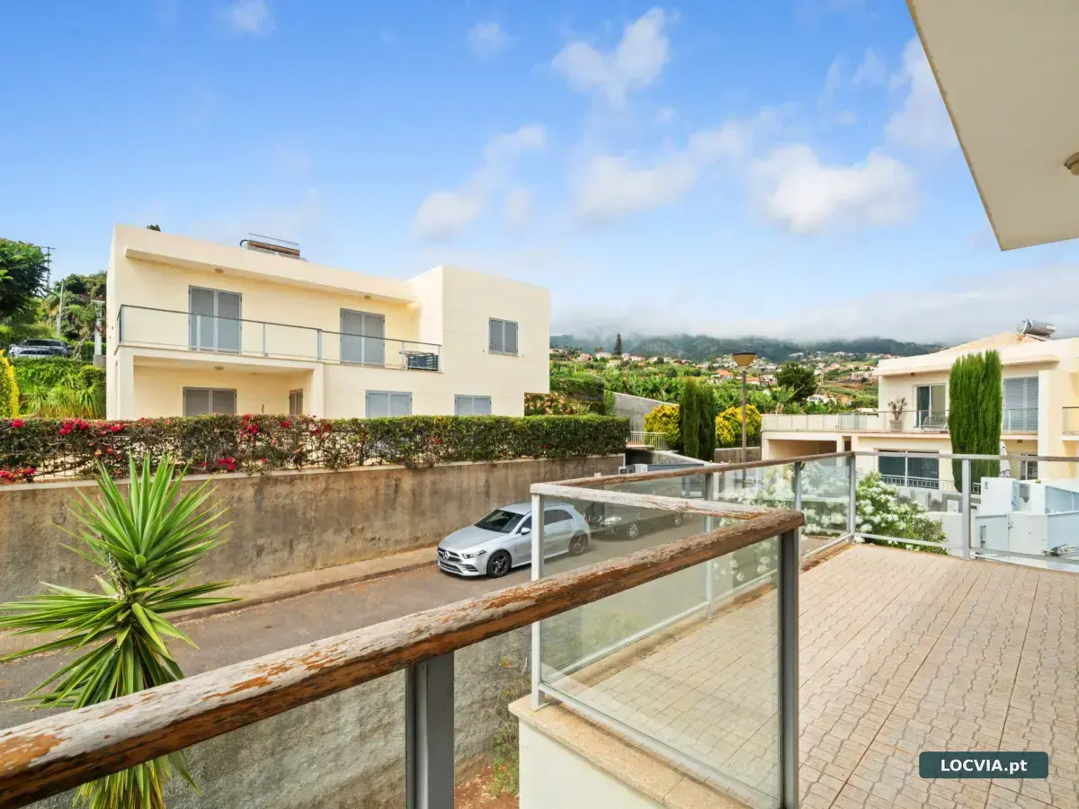 Moradia T4, Estreito da Calheta com vista mar.