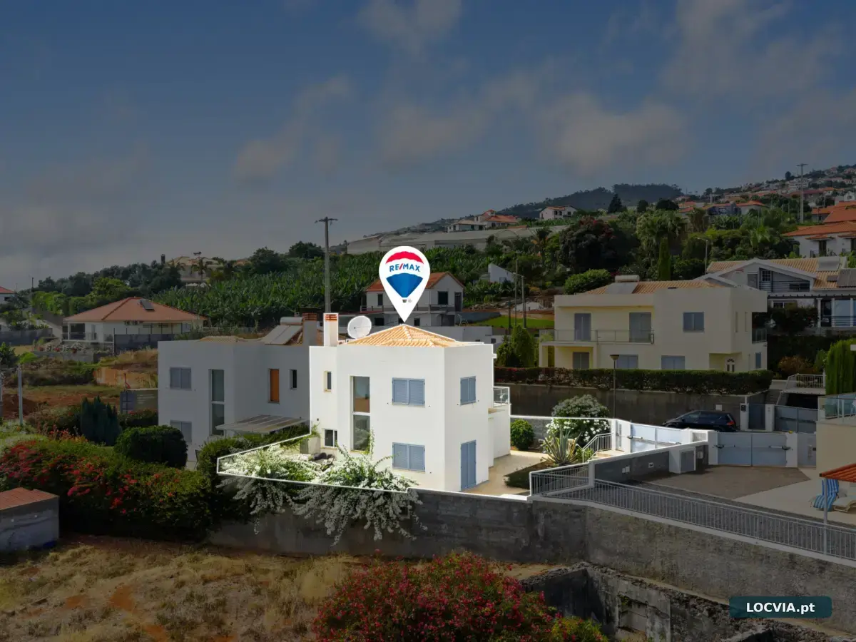Moradia T4, Estreito da Calheta com vista mar.