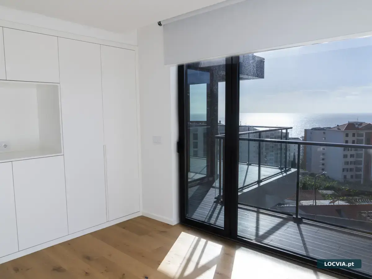 Apartamento T2 +1 com Terraço Privado, Jacuzzi e Vista Mar