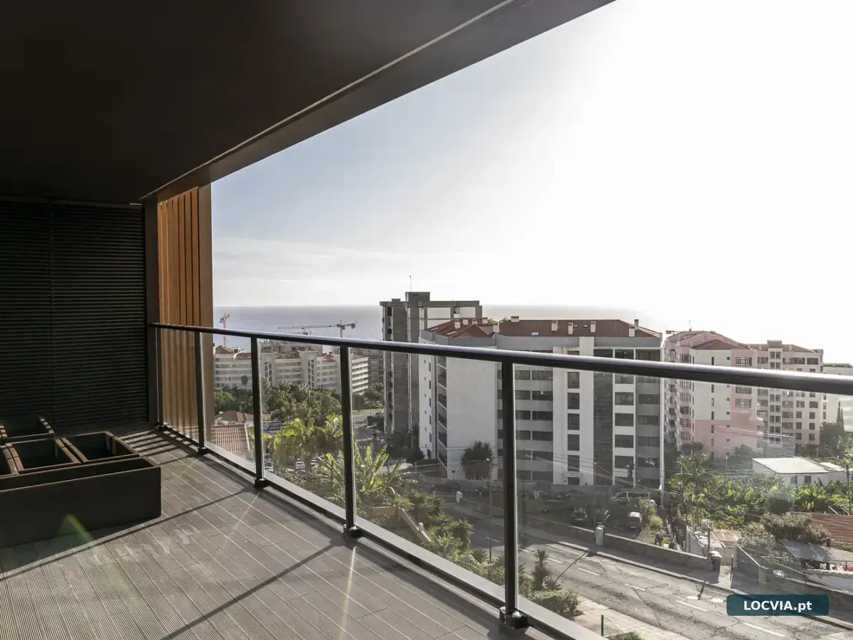 Apartamento T2 +1 com Terraço Privado, Jacuzzi e Vista Mar