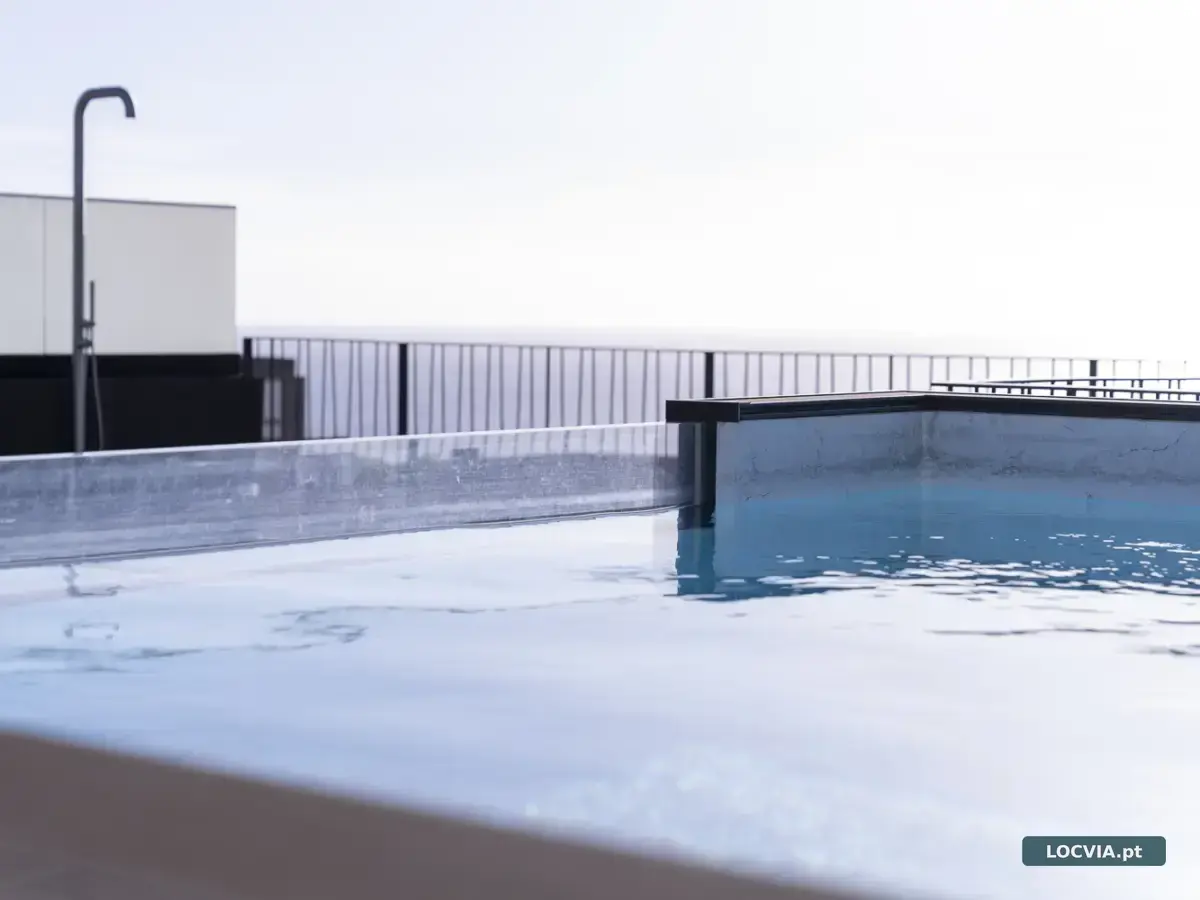 Apartamento T2 +1 com Terraço Privado, Jacuzzi e Vista Mar