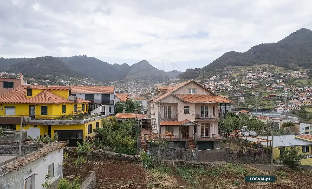 Moradia T4 à venda em Machico